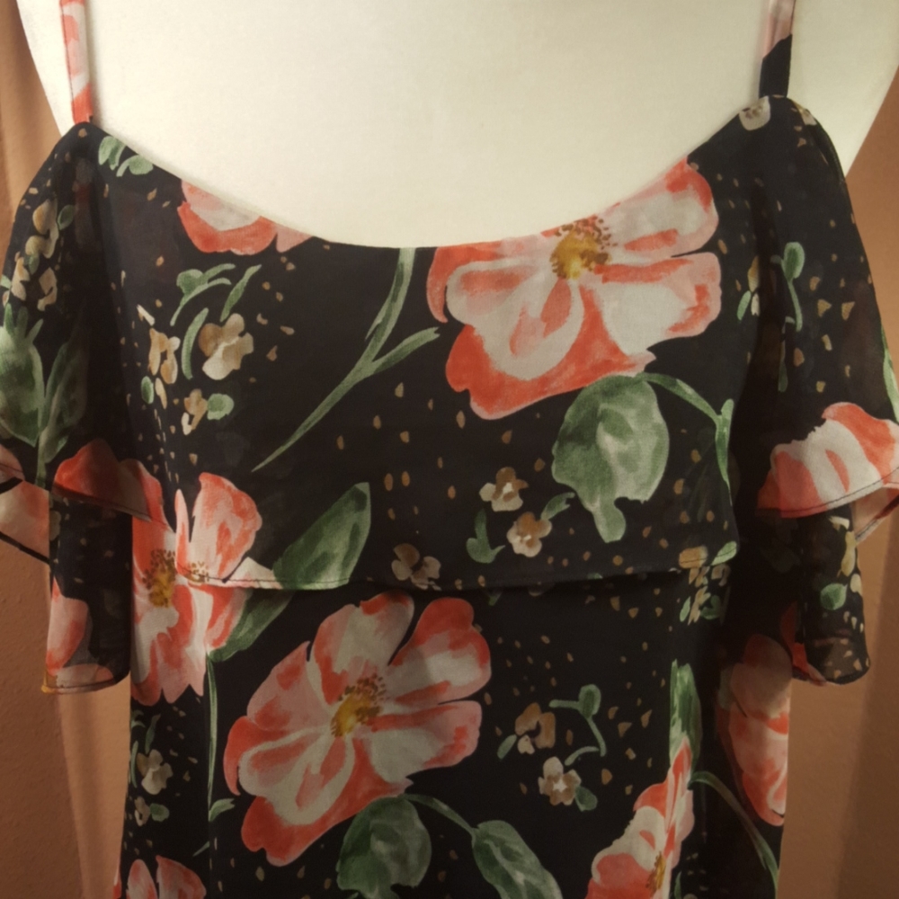 Cabi black floral top sz med